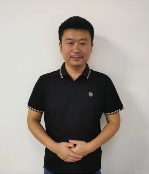 转战期市十年<strong></p>
<p>期货长线</strong>，他为何选择日内短线？