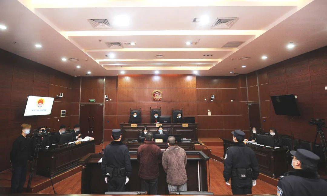 全国首例期货居间人非法经营期货交易咨询业务刑案宣判<strong></p>
<p>非法期货</strong>，两人获刑