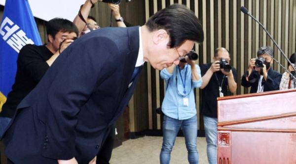 韩媒：最大在野党议员因投资虚拟货币争议退党<strong></p>
<p>最大币虚拟货币</strong>，党首反复鞠躬致歉