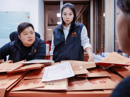 为了破案一夜白眉<strong></p>
<p>虚拟币 打击</strong>！这名“95后”经侦警花真的拼
