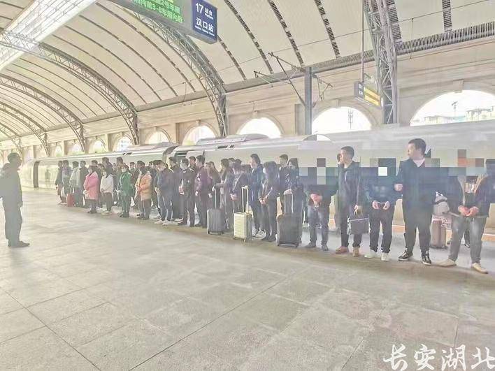 购买虚拟币洗钱10亿元<strong></p>
<p>龙币虚拟币</strong>！27人“跑分洗钱”团伙被一锅端