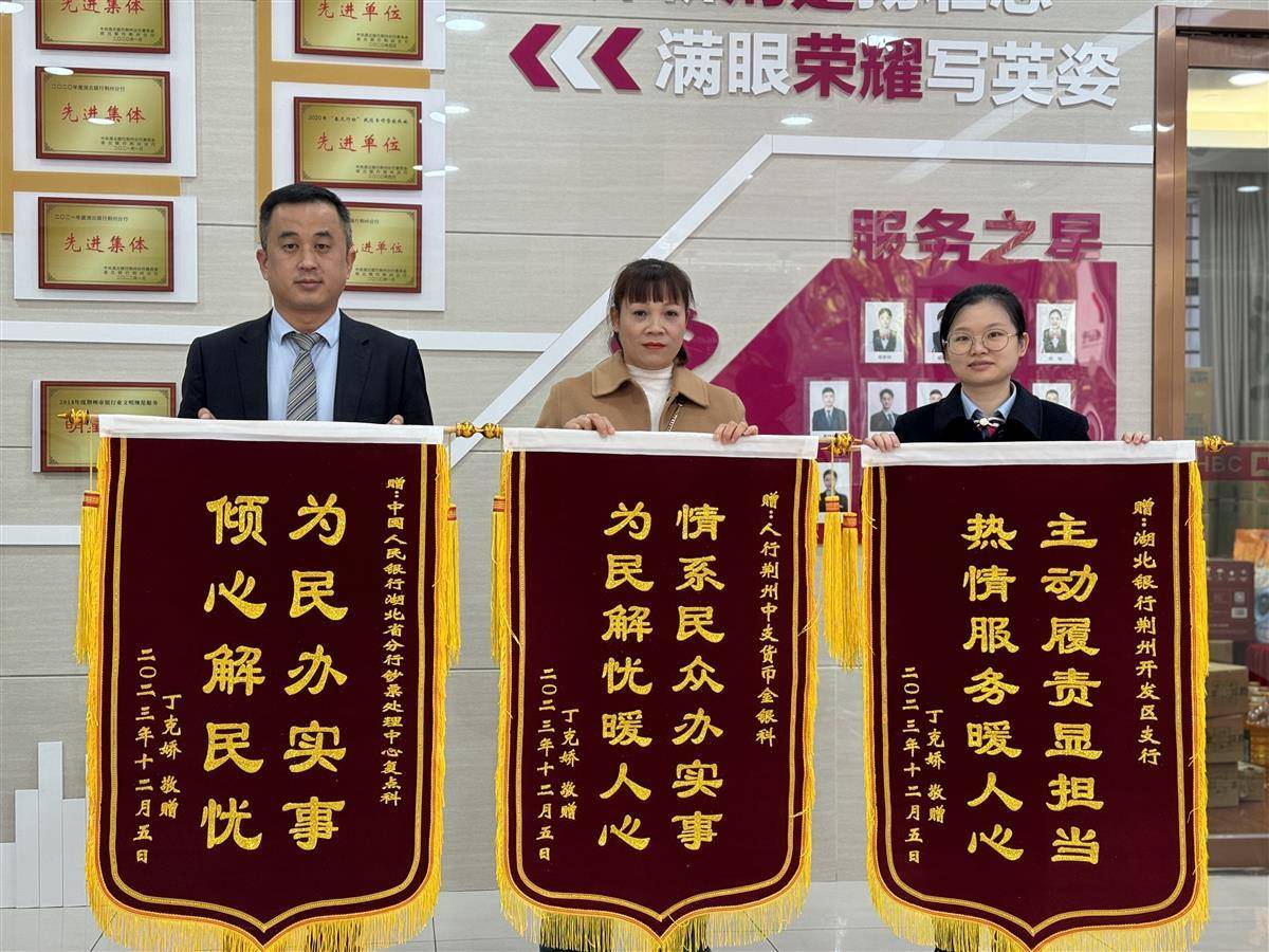 积攒多年的约2万元现金被烧<strong></p>
<p>虚拟币兑换现金</strong>，银行员工持针清点完成兑换