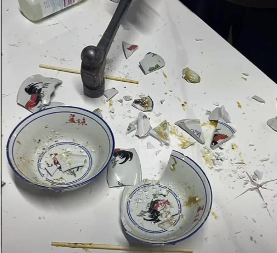 网红夫妇被传有传染病<strong></p>
<p>虚拟币翻新</strong>，餐馆砸餐具撇清？官方回应