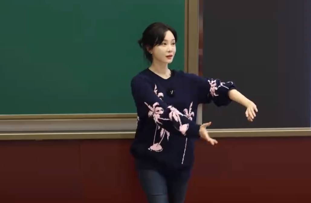 演员陈数现身中戏授课<strong></p>
<p>虚拟币翻新</strong>，网友：我的梦中情师