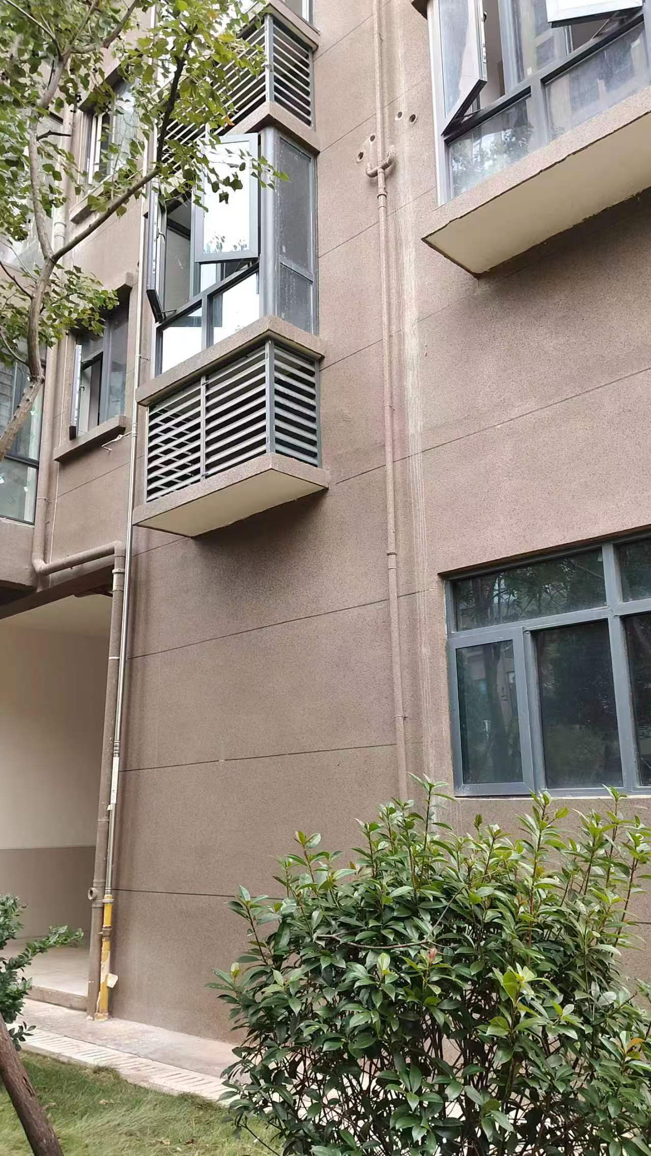 空调机位被楼下邻居占用<strong></p>
<p>虚拟币的push</strong>，娄底女业主无法入住起诉索赔11万！邻居：我的也被占了