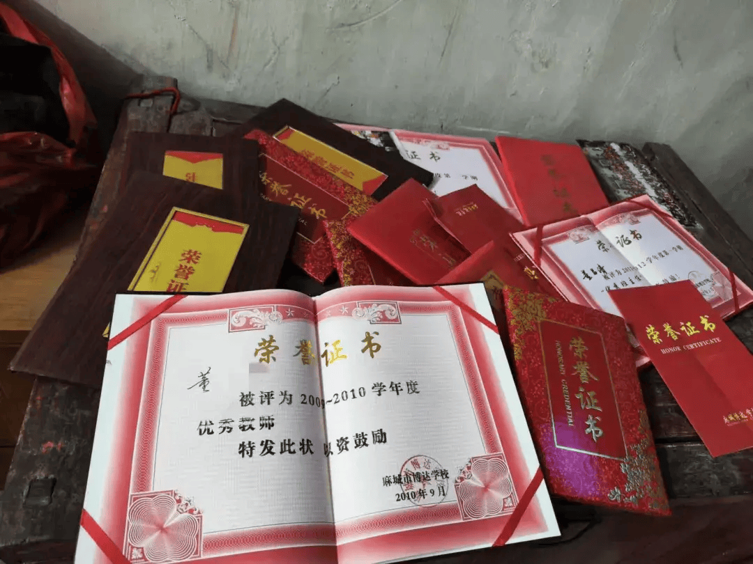 黄冈一教师在宿舍离世<strong></p>
<p>虚拟币一血</strong>，家属：高强度工作带了14年高三，校方未申报工亡；多方回应