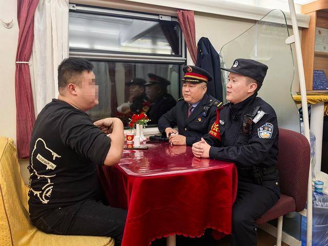 列车上一醉酒“纹身哥”突然对乘警说“我是逃犯”<strong></p>
<p>虚拟币是怎么发行</strong>，乘警一查：不，你不是！