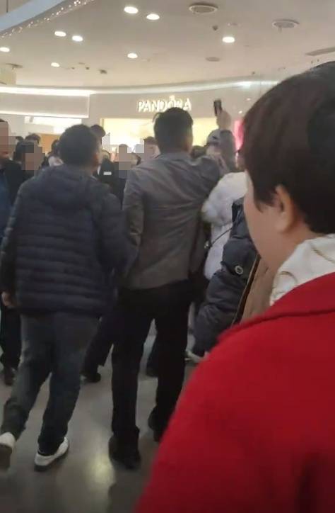 工资被折换成郑州一商场购物卡<strong></p>
<p>虚拟币是怎么发行</strong>，每月仅一天能使用，律师：以购物卡支付工资或涉嫌违法