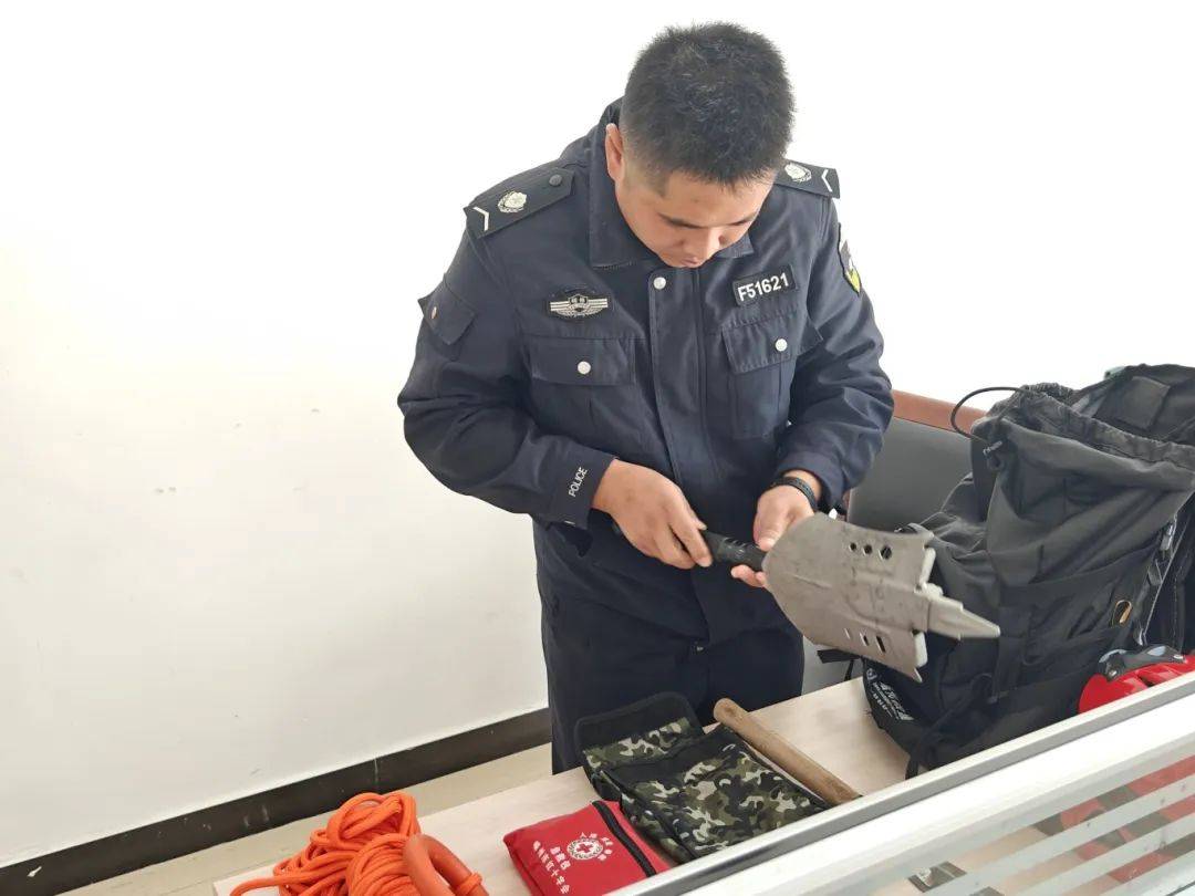 警服做的担架？网友直呼：安全又温暖<strong></p>
<p>虚拟货币欧盟币</strong>！
