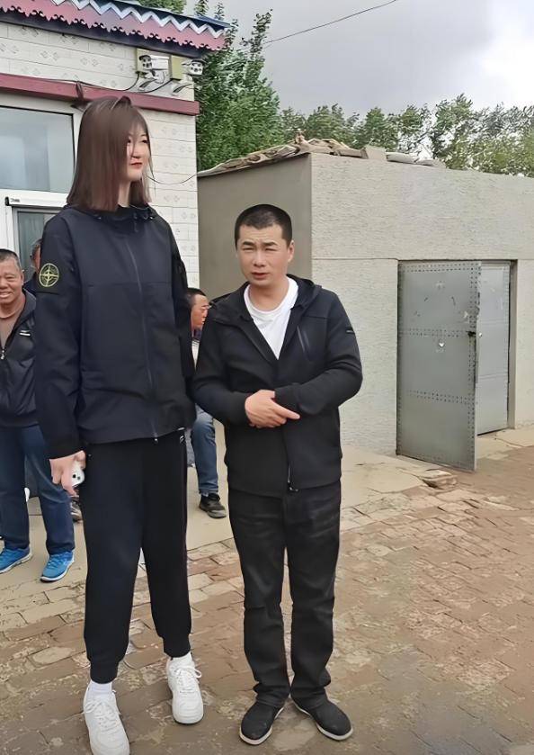 女孩身高2米26貌美如花<strong></p>
<p>网络虚拟币有哪些</strong>，妈妈天天发愁：白长这么漂亮，没人敢追