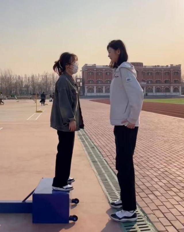 女孩身高2米26貌美如花<strong></p>
<p>网络虚拟币有哪些</strong>，妈妈天天发愁：白长这么漂亮，没人敢追