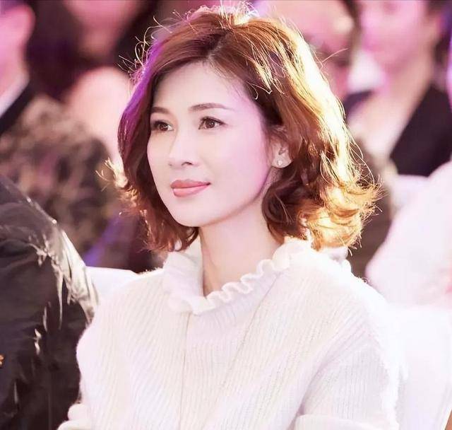 富商周旭辉<strong></p>
<p>投资虚拟币哪个好</strong>，44岁娶小12岁女星童蕾，获刑3年后，妻女过得如何？
