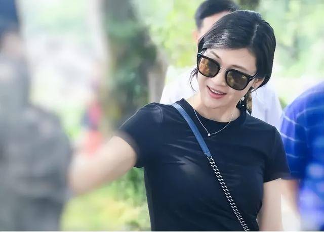 富商周旭辉<strong></p>
<p>投资虚拟币哪个好</strong>，44岁娶小12岁女星童蕾，获刑3年后，妻女过得如何？