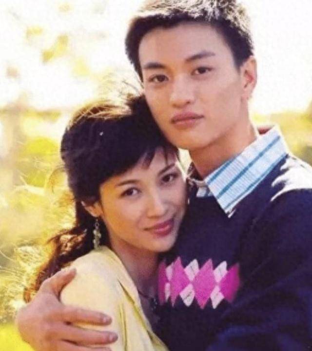 富商周旭辉<strong></p>
<p>投资虚拟币哪个好</strong>，44岁娶小12岁女星童蕾，获刑3年后，妻女过得如何？