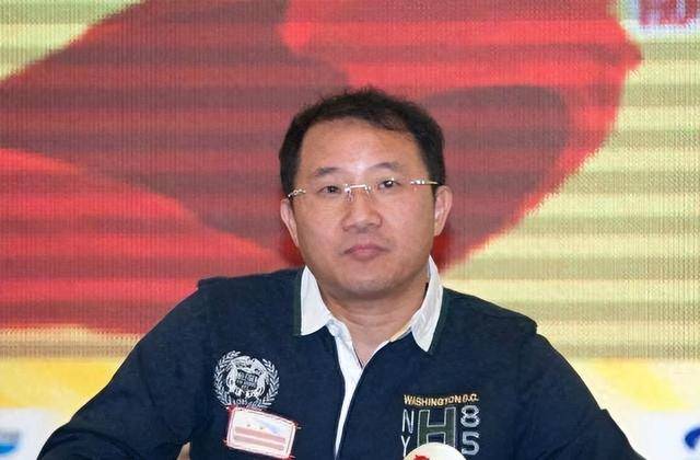 富商周旭辉<strong></p>
<p>投资虚拟币哪个好</strong>，44岁娶小12岁女星童蕾，获刑3年后，妻女过得如何？