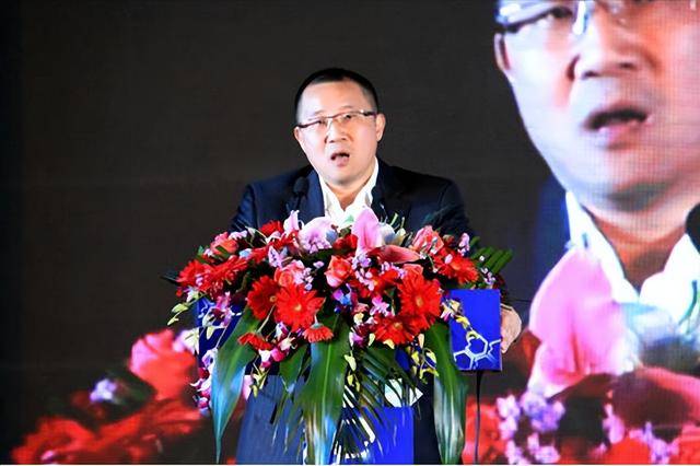富商周旭辉<strong></p>
<p>投资虚拟币哪个好</strong>，44岁娶小12岁女星童蕾，获刑3年后，妻女过得如何？