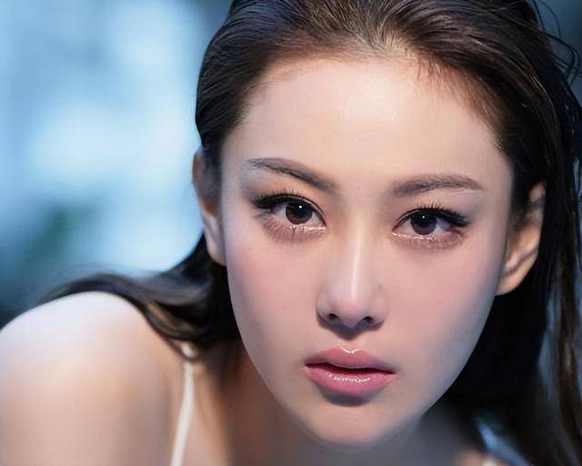 富商周旭辉<strong></p>
<p>投资虚拟币哪个好</strong>，44岁娶小12岁女星童蕾，获刑3年后，妻女过得如何？