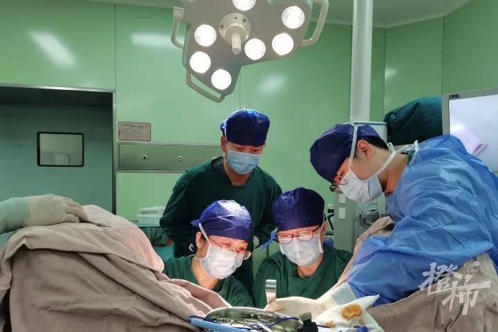 “我肚子里有个东西<strong></p>
<p>虚拟可汗币</strong>，是活的！”浙江78岁奶奶一句话惊呆众人