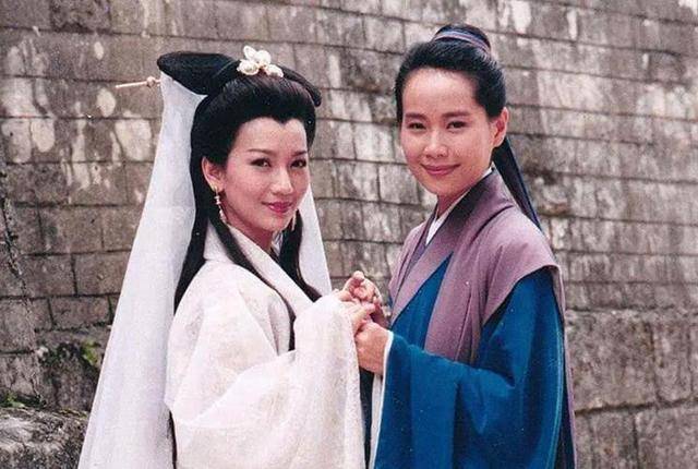 曝61岁叶童香港行生图<strong></p>
<p>虚拟可汗币</strong>，身材干瘪脸上画大浓妆，多人追着索要签名