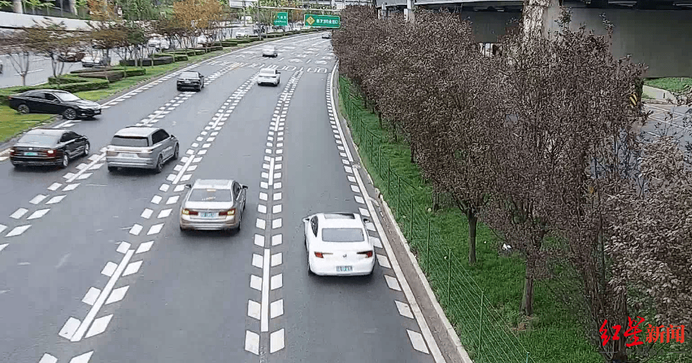 成都三环主路惊现小轿车跨过隔离带掉头<strong></p>
<p>欧盟币虚拟货币</strong>，原来是司机酒驾走错路……