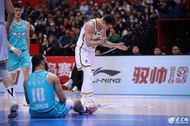 热血沸腾！青岛男篮最后三分钟14-0绝地翻盘<strong></p>
<p>开元币</strong>，队史首次单赛季双杀辽宁