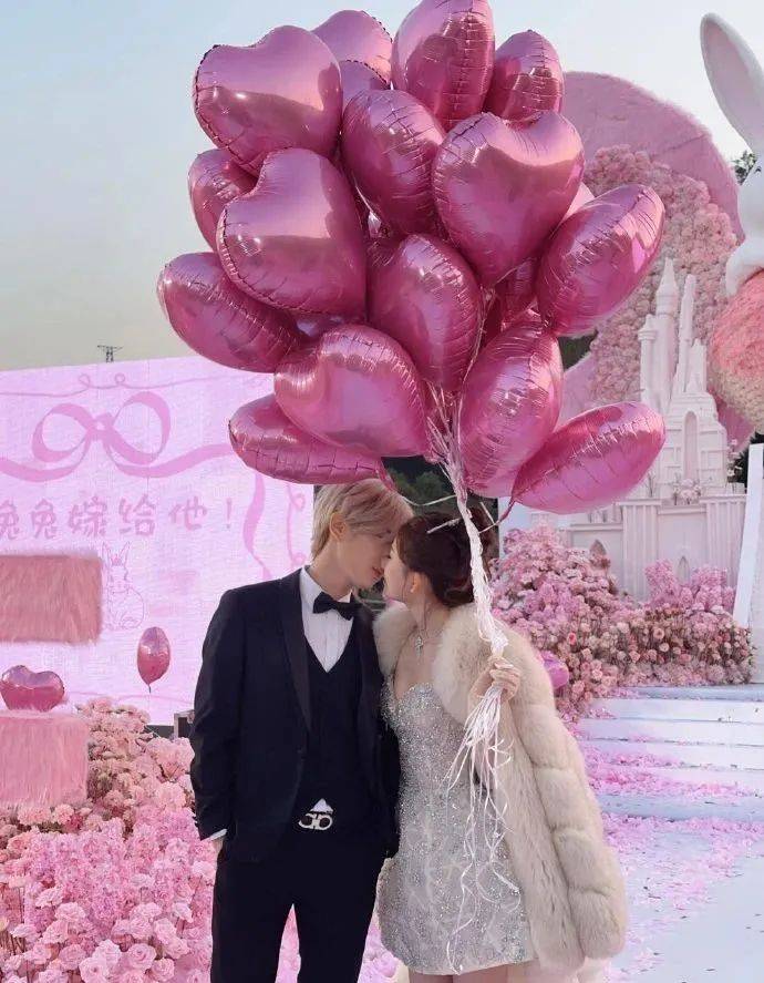 热搜第一<strong></p>
<p>游戏币</strong>！鹿哈在湖南向女友求婚成功