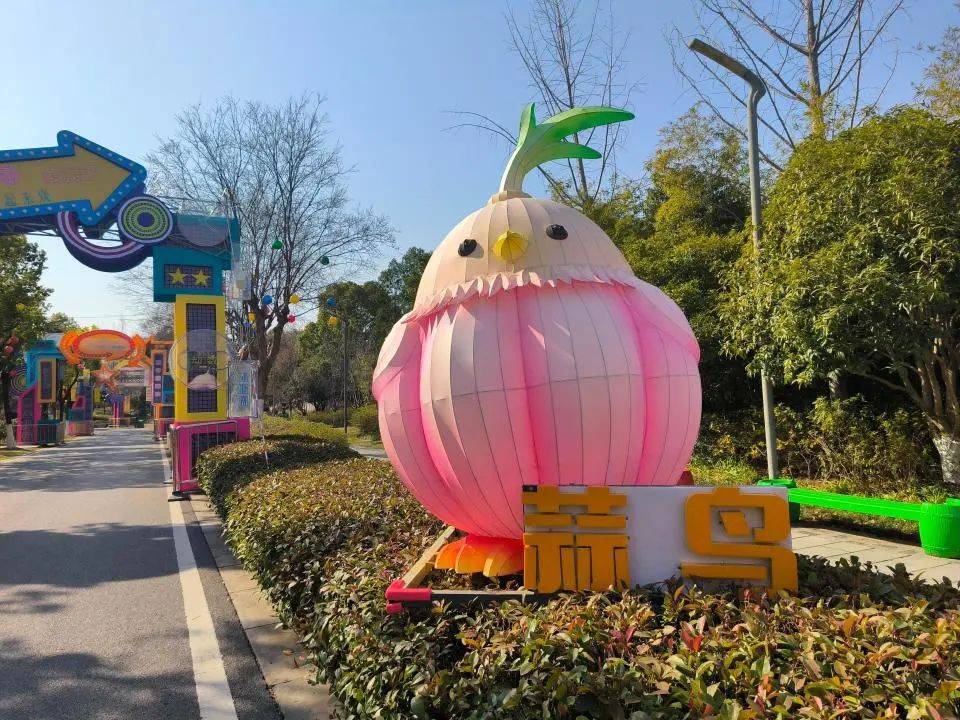 武汉一景区的“蒜鸟灯”走红<strong></p>
<p>游戏币</strong>，还有“武汉话段位”