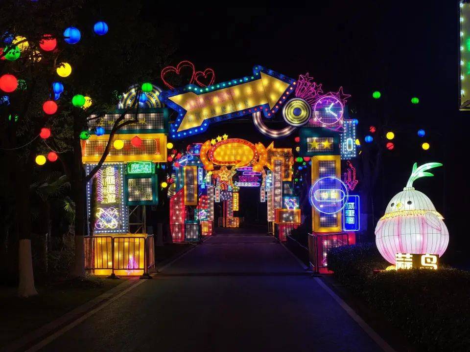 武汉一景区的“蒜鸟灯”走红<strong></p>
<p>游戏币</strong>，还有“武汉话段位”