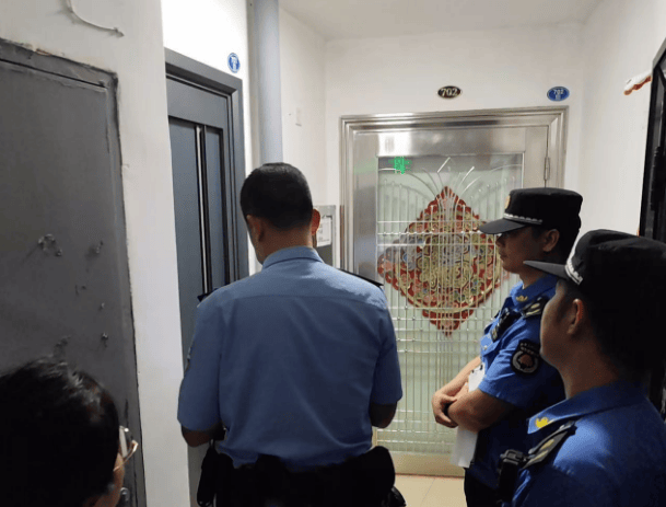 “太恶心了<strong></p>
<p>游戏币</strong>！”楼上邻居将饭厅位置改成厕所……