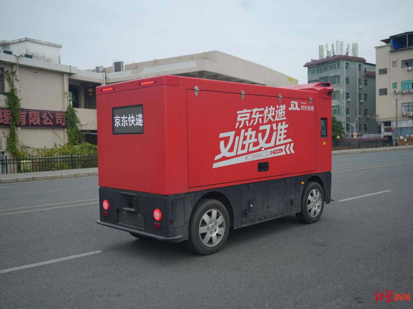 成都无人配送车越来越多：快递员不怕“抢饭碗”<strong></p>
<p>nba2k16虚拟币</strong>，路权成普及关键