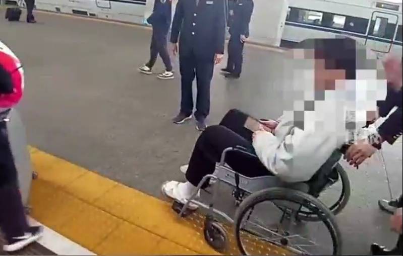 “救命<strong></p>
<p>最大虚拟币交易平台</strong>，我不想死”！厦门北站，D131次列车突发！