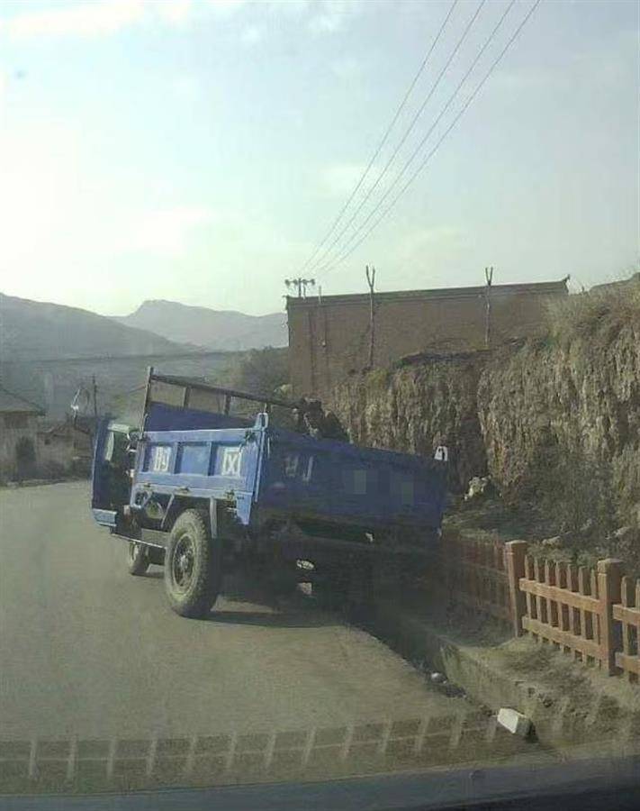 警车把农用车“别进”沟里<strong></p>
<p>骗虚拟游戏币</strong>，三个问题需要澄清