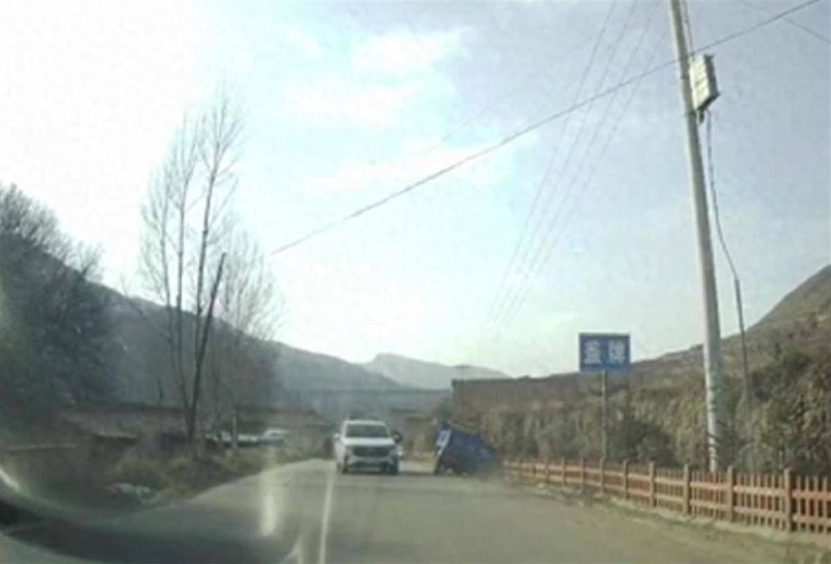 警车把农用车“别进”沟里<strong></p>
<p>骗虚拟游戏币</strong>，三个问题需要澄清
