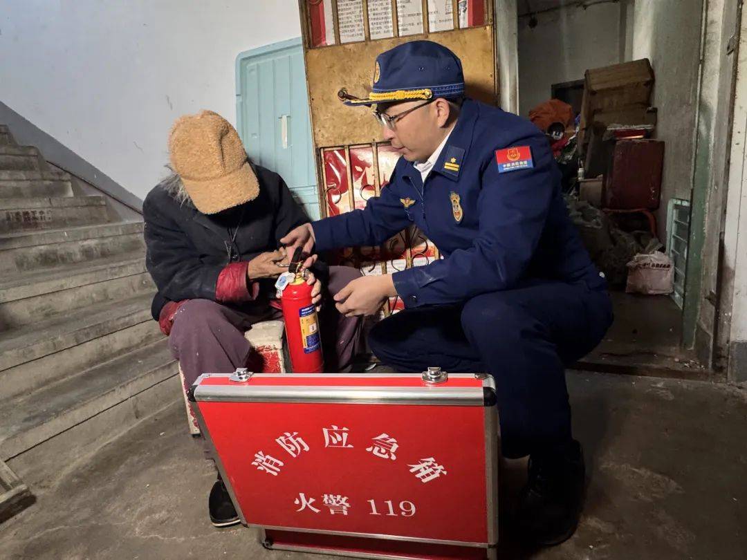 退休金超9000<strong></p>
<p>美国虚拟币交易</strong>，91岁老人家中却“垃圾成山”！原因心酸