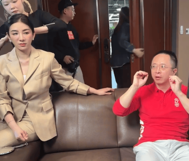 周鸿祎回应参演的短剧辣眼睛：黄奕诱惑<strong></p>
<p>中国元熊猫虚拟币</strong>我的剧情是DeepSeek设计的