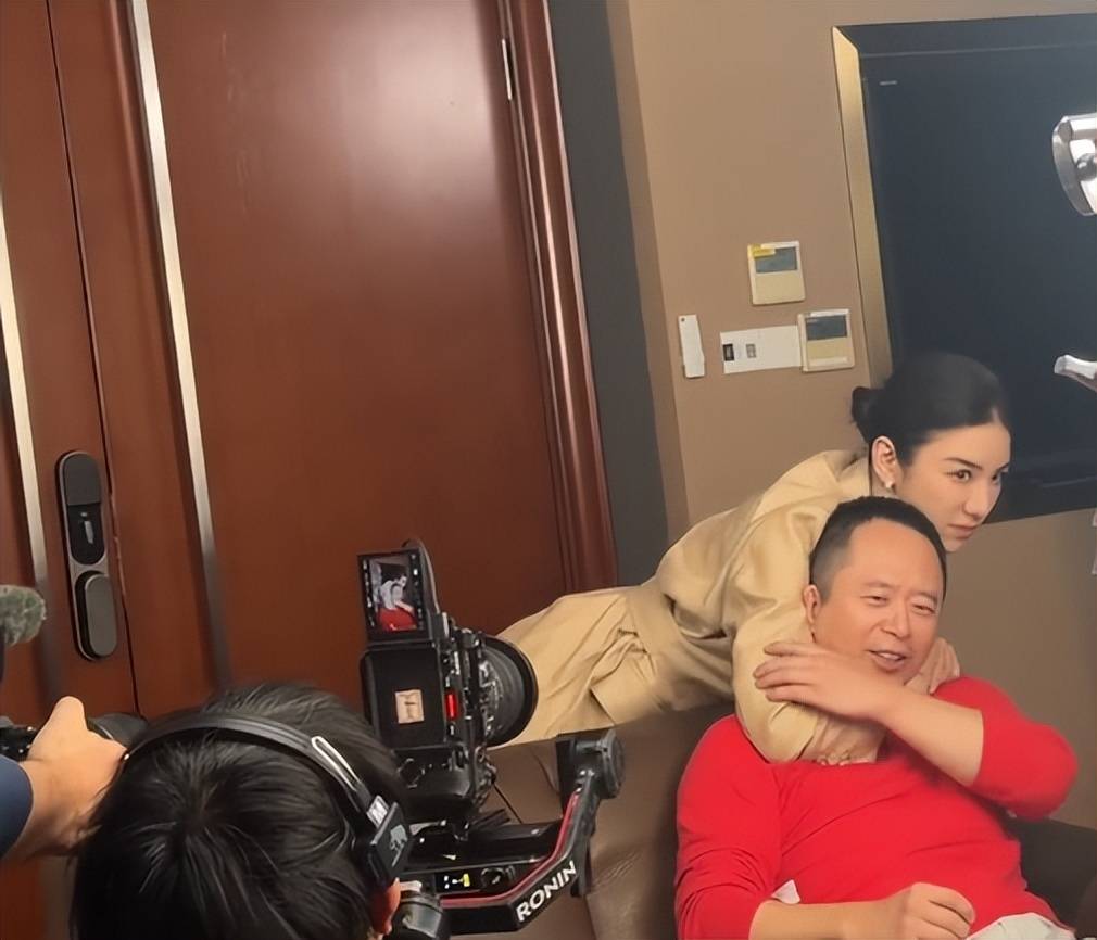 周鸿祎回应参演的短剧辣眼睛：黄奕诱惑<strong></p>
<p>中国元熊猫虚拟币</strong>我的剧情是DeepSeek设计的