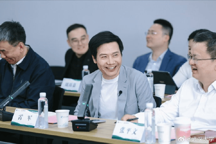 雷军回应如何保持好身材：英语不好已经让母校“蒙羞”<strong></p>
<p>上海虚拟币公司</strong>，不能再形象欠佳