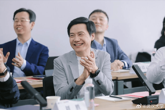 雷军回应如何保持好身材：英语不好已经让母校“蒙羞”<strong></p>
<p>上海虚拟币公司</strong>，不能再形象欠佳