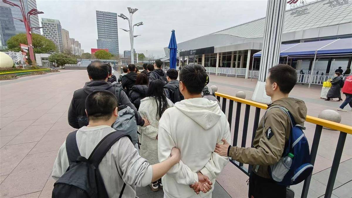 他发出的81万件快递全是电诈卡片<strong></p>
<p>虚拟币管理办法</strong>！武汉江岸警方破获特大诈骗案