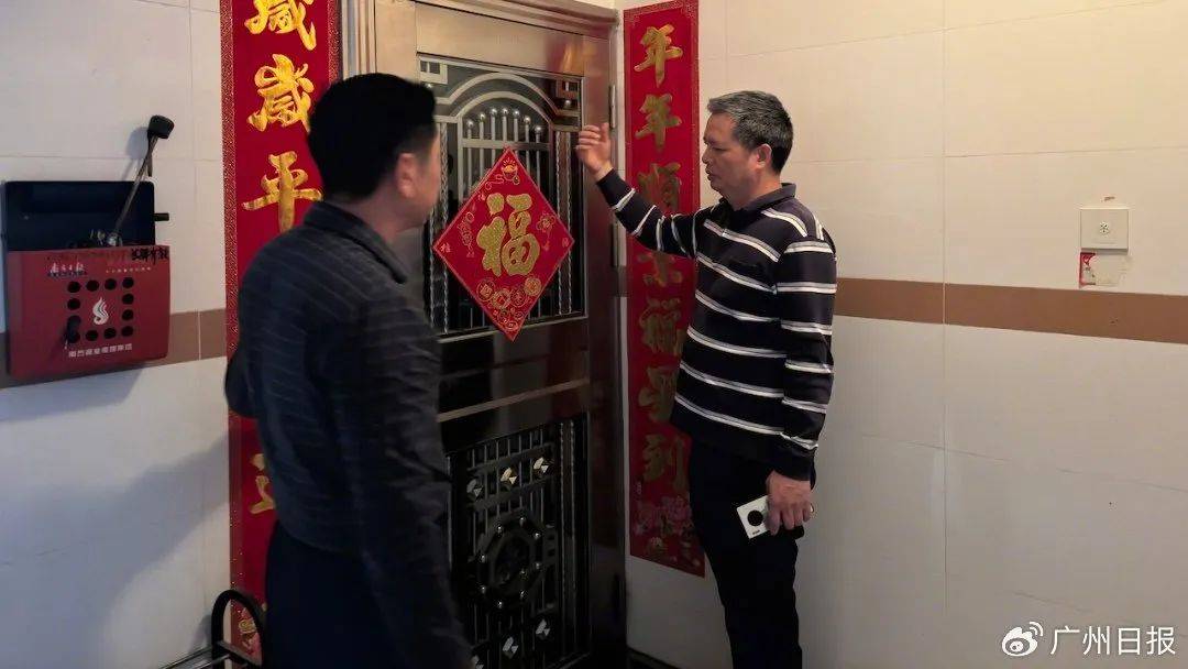 7楼住户疑似为报复8楼安装“震楼器”<strong></p>
<p>虚拟币平台搭建</strong>，9楼一家“躺枪”被震楼两三年：在找房子考虑搬走了