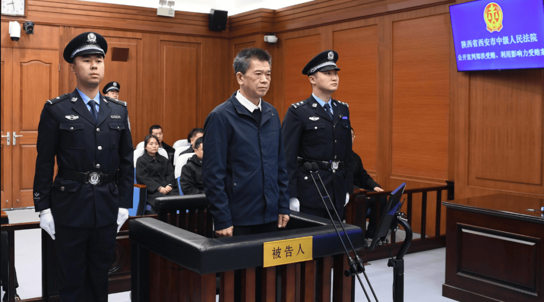 副部级郑洪<strong></p>
<p>虚拟Q币充值系统</strong>，多次违规组织公款宴请，安排酒店制作菜品送到其家中