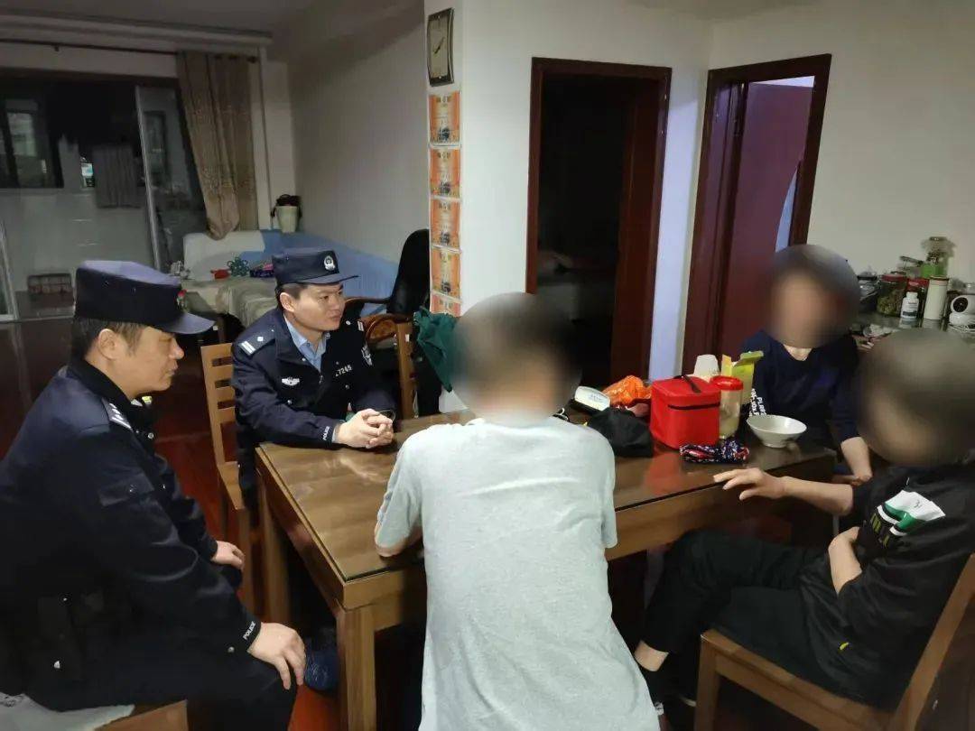 疯狂买入<strong></p>
<p>虚拟Q币充值系统</strong>！镇江一大爷花了164万！结果……