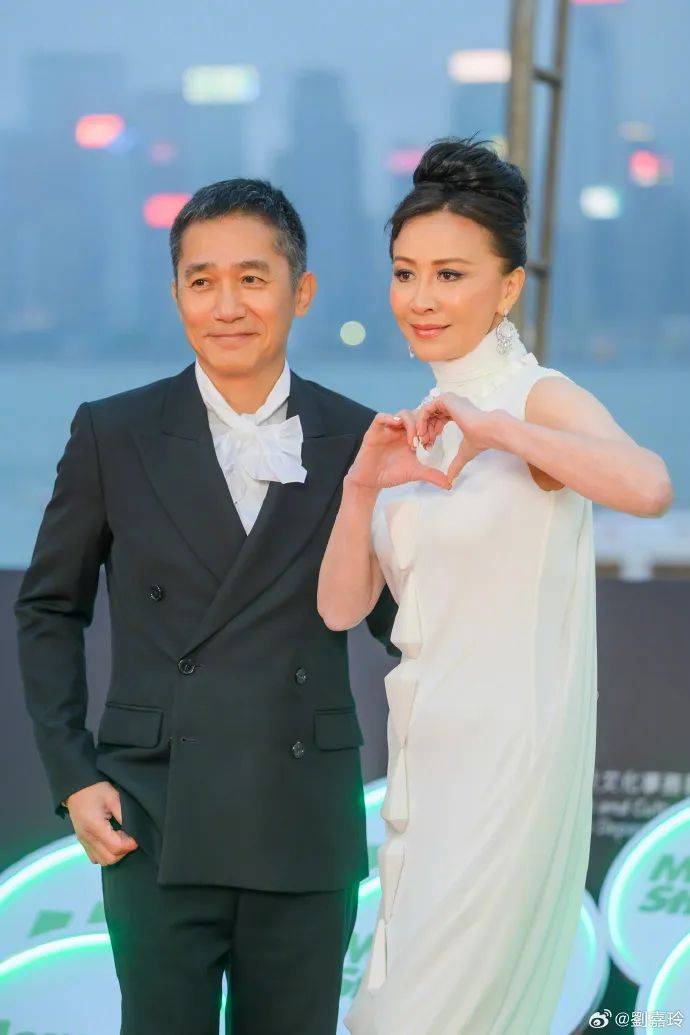 刘嘉玲连发10多张梁朝伟照片：他都不知道自己帅<strong></p>
<p>虚拟币变现</strong>！头发白了也不肯染