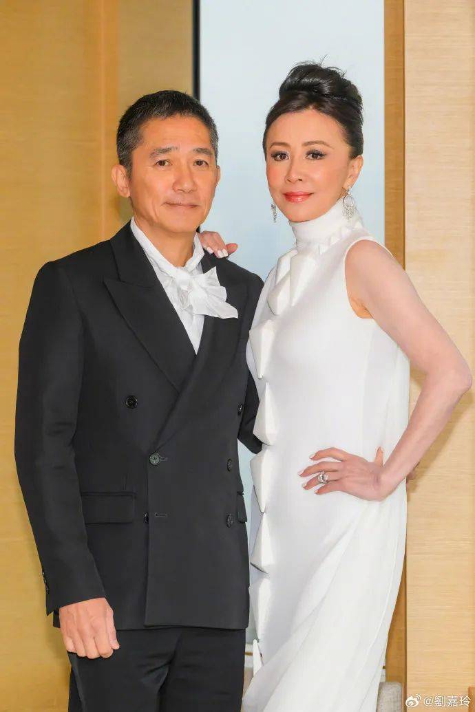 刘嘉玲连发10多张梁朝伟照片：他都不知道自己帅<strong></p>
<p>虚拟币变现</strong>！头发白了也不肯染