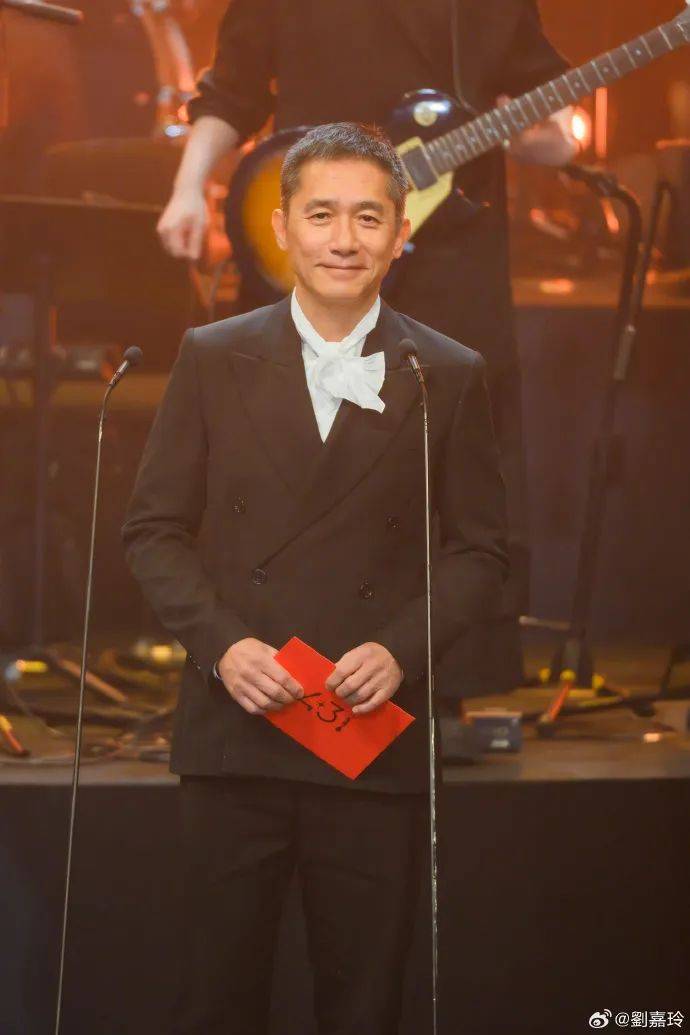 刘嘉玲连发10多张梁朝伟照片：他都不知道自己帅<strong></p>
<p>虚拟币变现</strong>！头发白了也不肯染