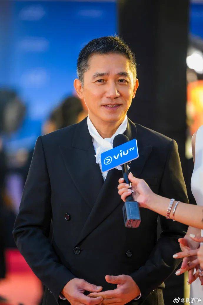 刘嘉玲连发10多张梁朝伟照片：他都不知道自己帅<strong></p>
<p>虚拟币变现</strong>！头发白了也不肯染