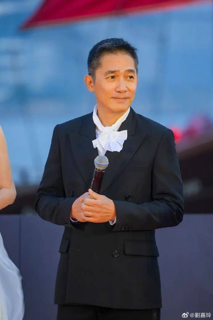 刘嘉玲连发10多张梁朝伟照片：他都不知道自己帅<strong></p>
<p>虚拟币变现</strong>！头发白了也不肯染