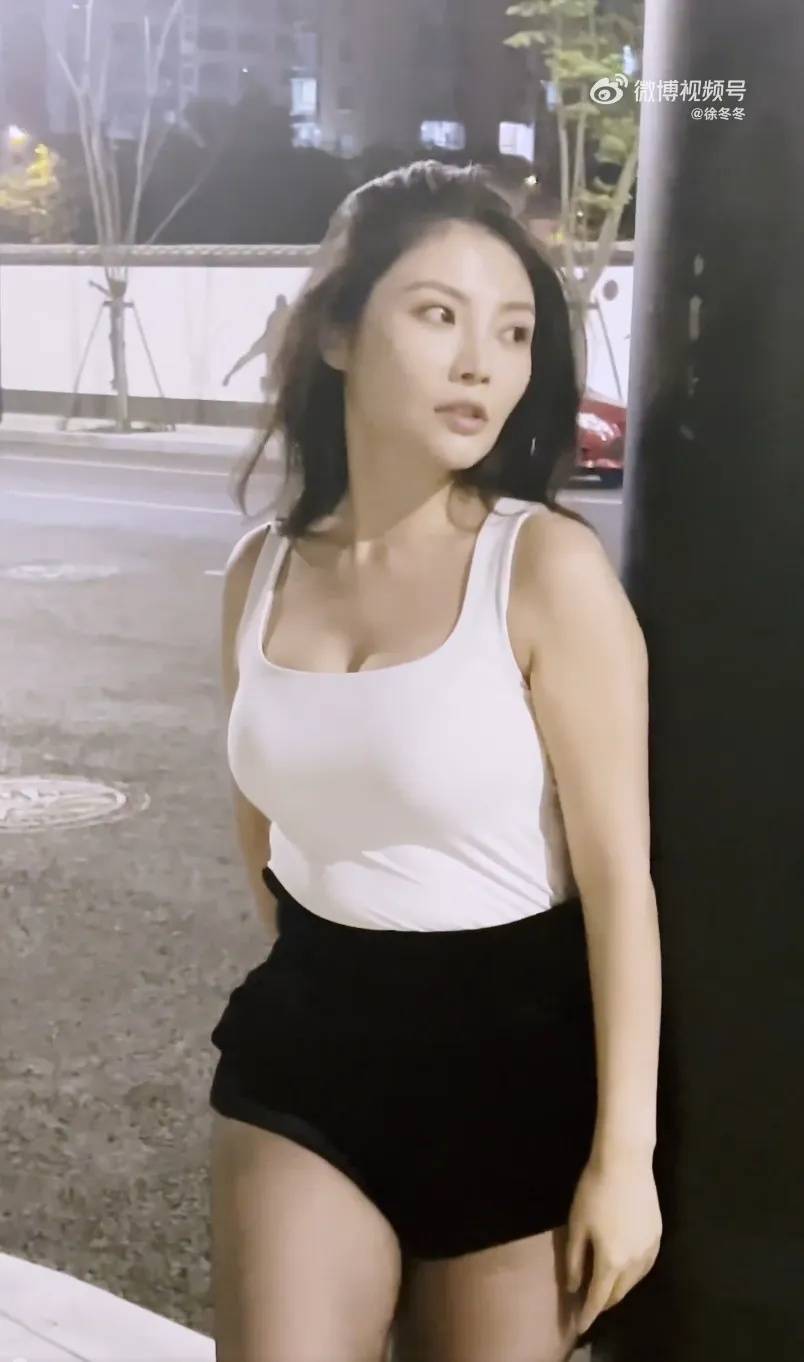 “椰树女神”徐冬冬晒真实肚子<strong></p>
<p>虚拟币变现</strong>，展示健康美：不超130斤就舒适！