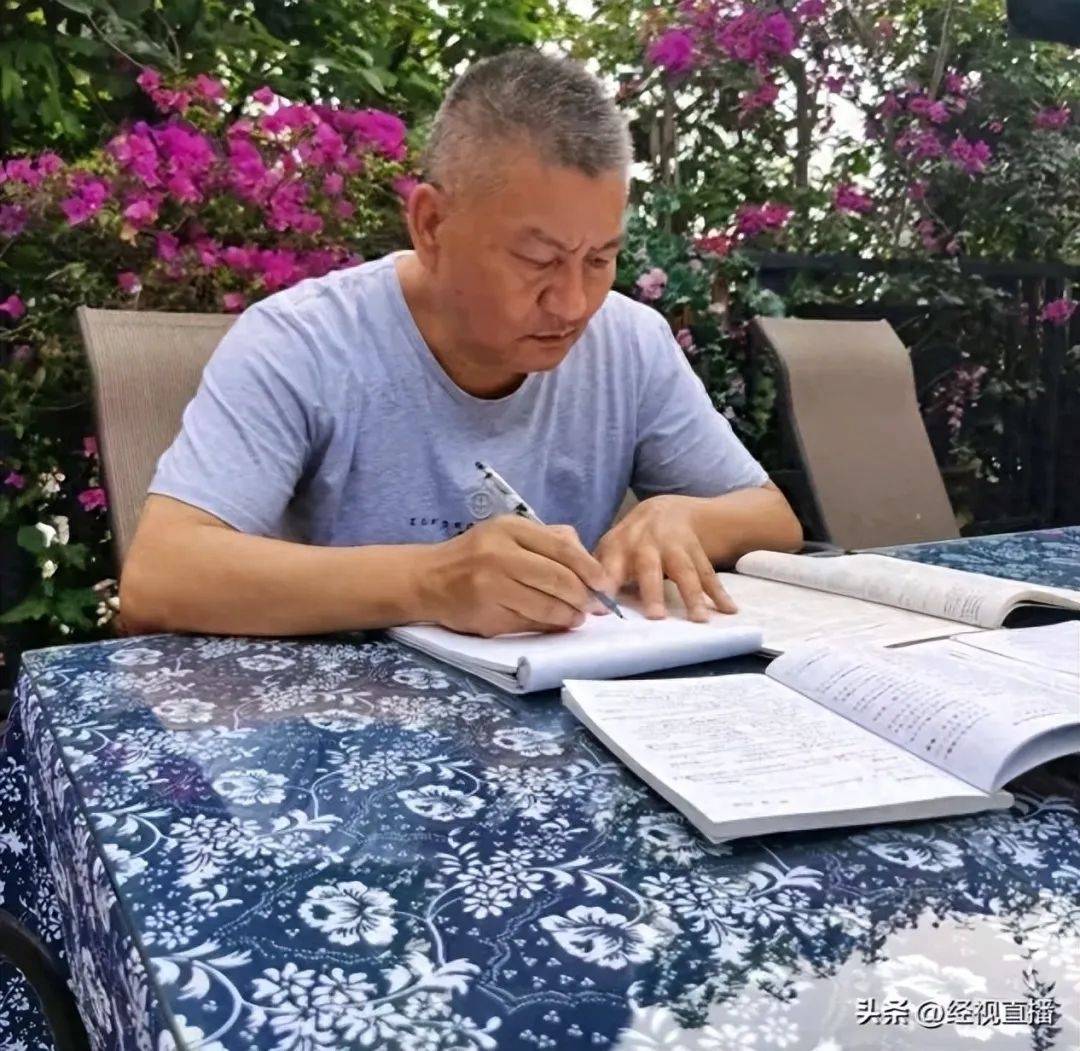 58岁梁实备战第29次高考<strong></p>
<p>虚拟币发财</strong>，谈多次落榜：31岁已赚100万，也许用光前半生运气