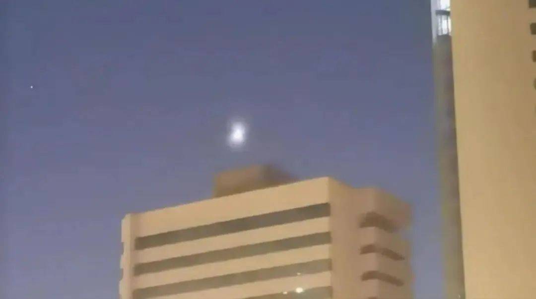 新疆夜空不明飞行物是什么<strong></p>
<p>币安网虚拟币交易</strong>？揭秘来了